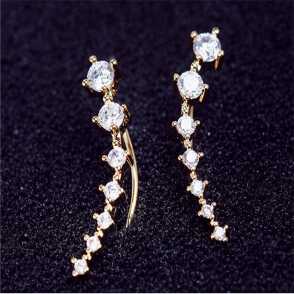 🔴5/$30🔴 Gold Crawler earrings - Picture 2 of 3